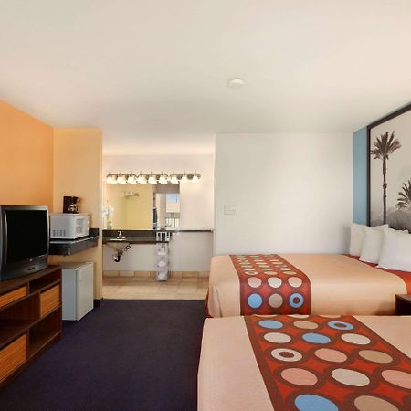 Super 8 By Wyndham Indio Hotel Luaran gambar