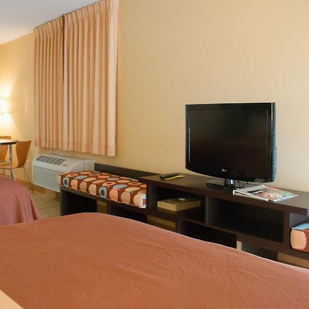 Super 8 By Wyndham Indio Hotel Luaran gambar