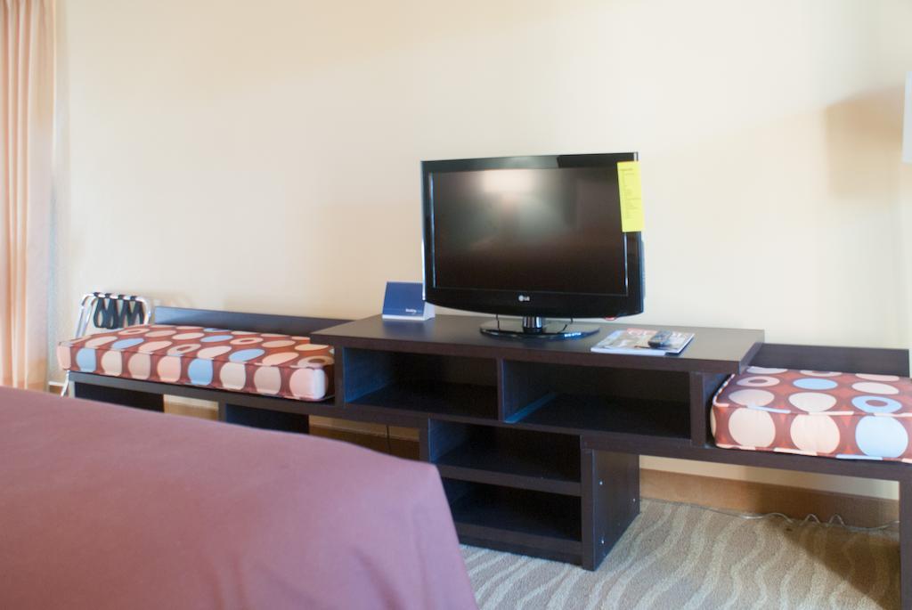 Super 8 By Wyndham Indio Hotel Luaran gambar