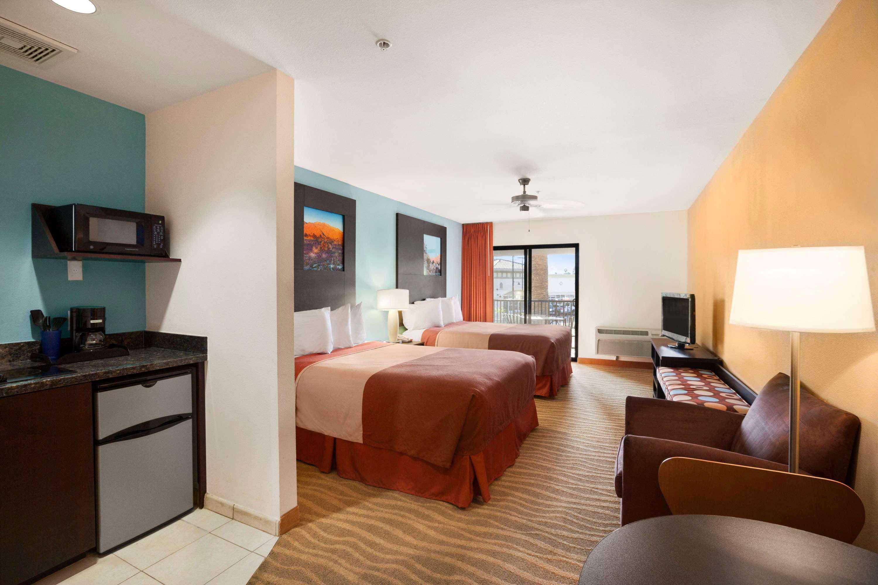 Super 8 By Wyndham Indio Hotel Luaran gambar