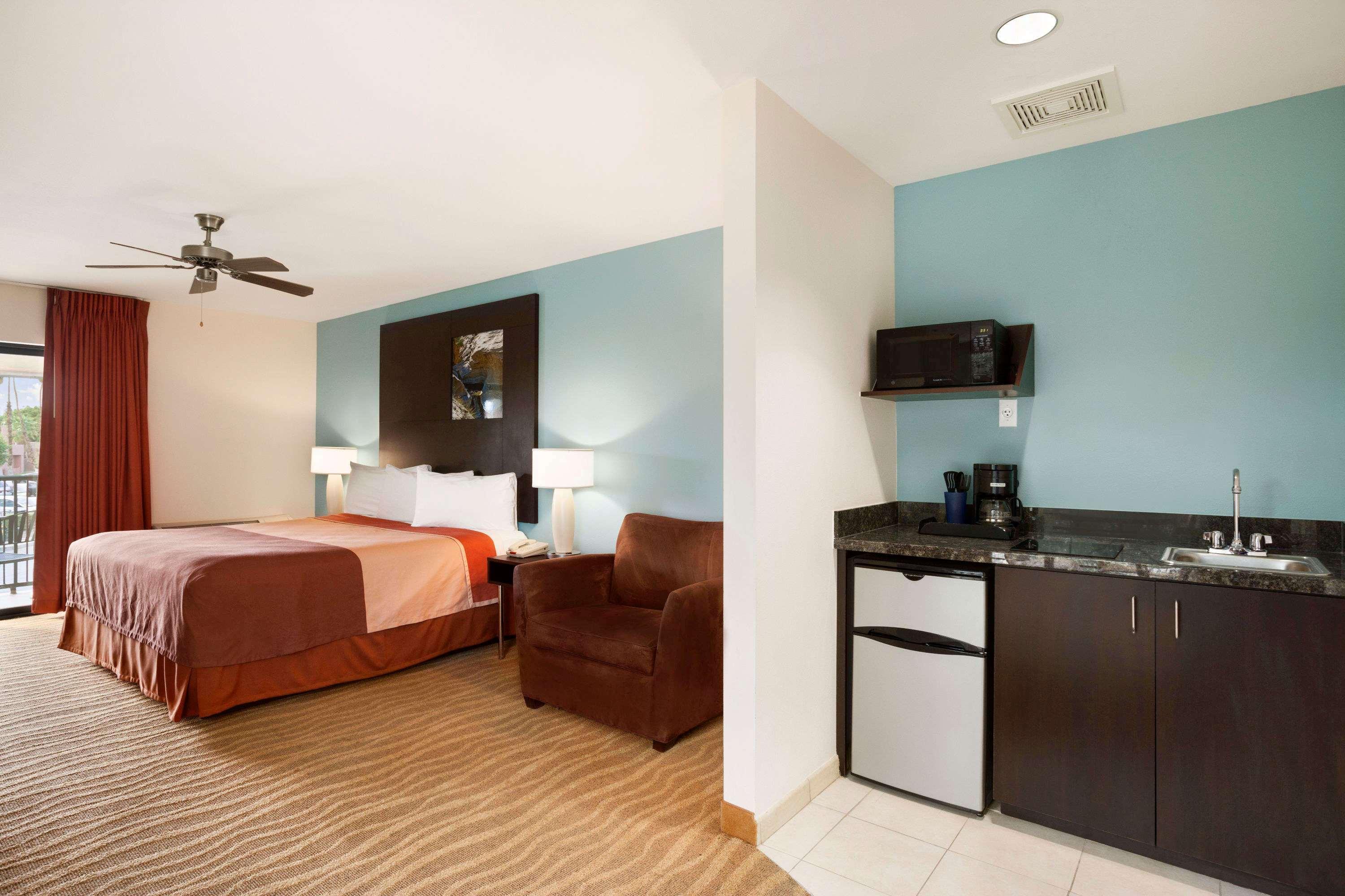 Super 8 By Wyndham Indio Hotel Luaran gambar