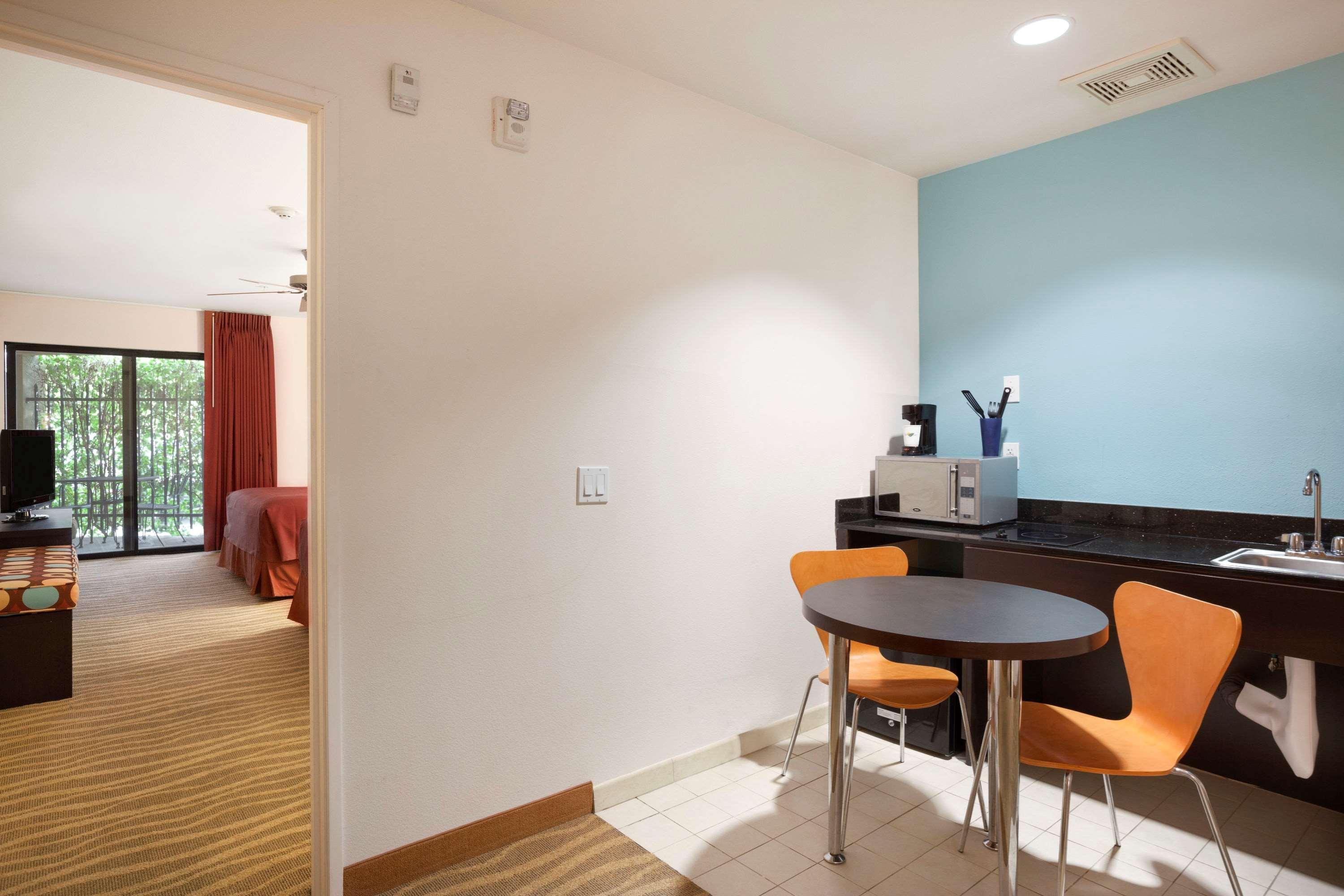 Super 8 By Wyndham Indio Hotel Luaran gambar