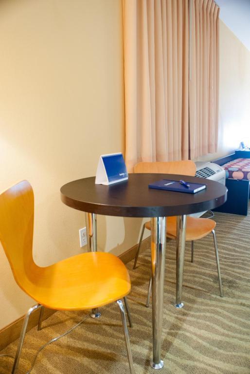 Super 8 By Wyndham Indio Hotel Bilik gambar
